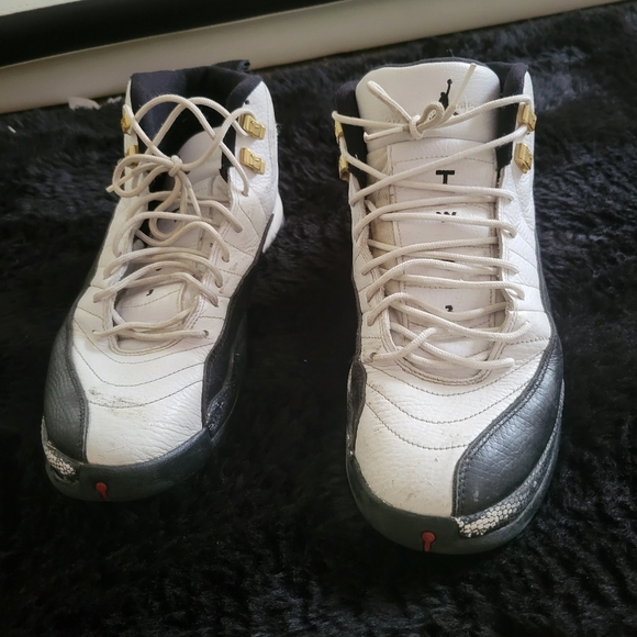 Nike Air Jordan 12 Retro Shoes in Black/White/Taxi - Picture 2 of 4